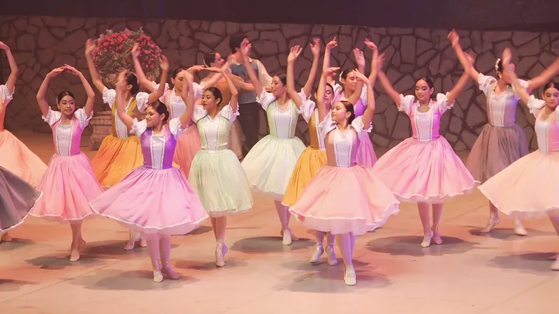 Familias disfrutaron de la puesta en escena de “El Lago de los Cisnes”