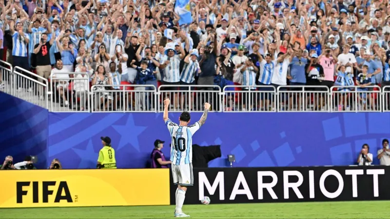 El mundo del fútbol se rinde a Messi: "Es un loco"