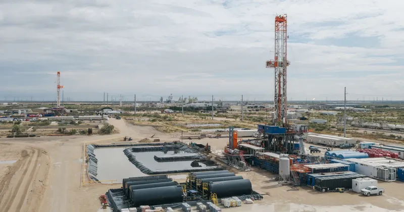 El petróleo ronda los US$109 mientras ataques en Ormuz amenazan el suministro