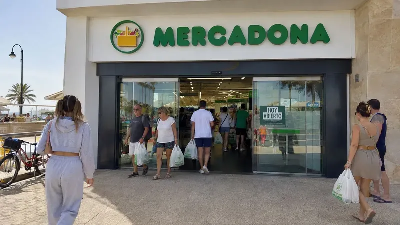 Mercadona lo confirma: abre hoy más de 300 tiendas en estas ciudades, pero pronto habrá un cambio de horarios