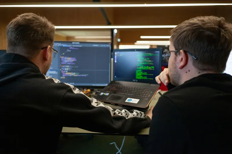 Anthropic muestra el efecto de la IA en el empleo junior: del 27% al 9% de nuevas contrataciones
