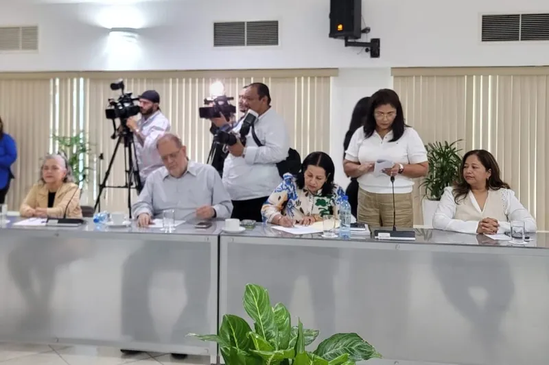 Comisión Constitucional inicia reformas electorales sin veto real