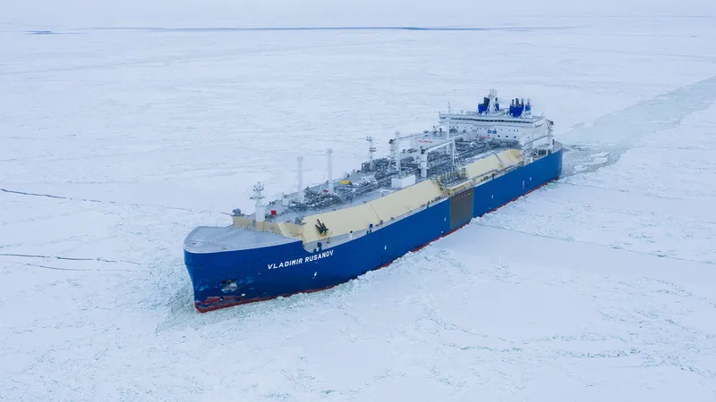 El continente más poblado encuentra en el hielo ruso un salvavidas energético