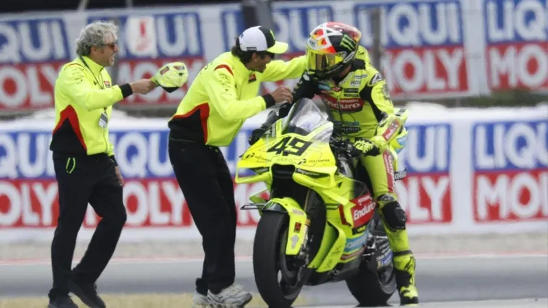 Di Giannantonio se lleva la victoria en la carrera más accidentada jamás vista en Montmeló