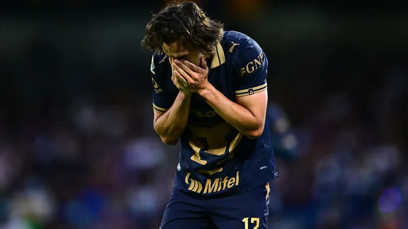 Oigan, ¿y Efraín Juárez? Pumas fue goleado por Pachuca en su debut