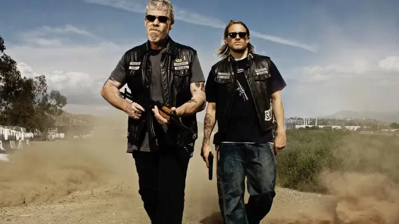 Charlie Hunnam reúne al elenco de la serie de culto 'Sons of Anarchy' para un nuevo proyecto