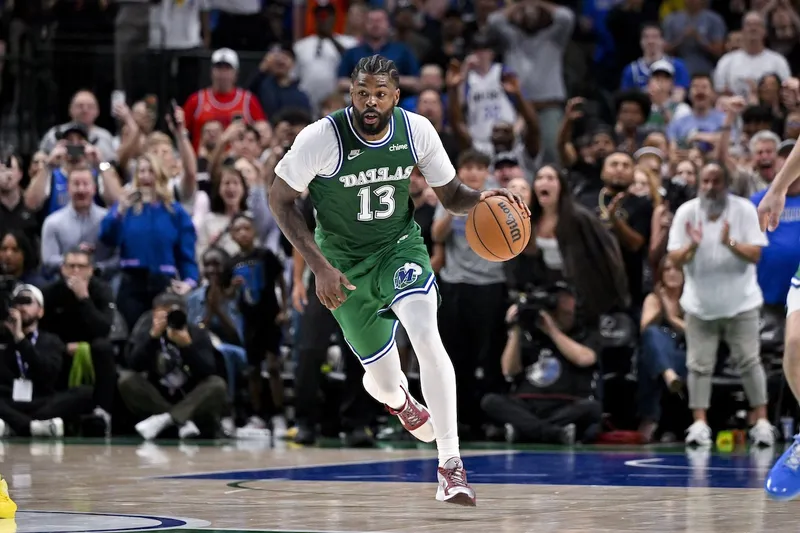 Naji Marshall extiende su contrato con Dallas