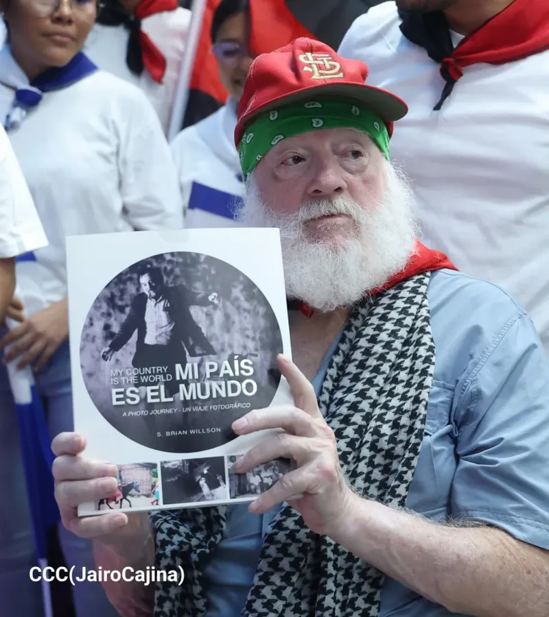 Brian Wilson presenta su libro “Mi país es el mundo”