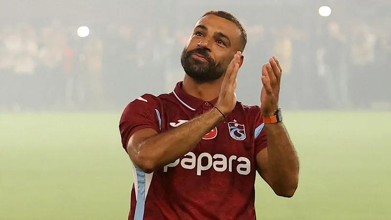 ¡ Fue inolvidable! las postales de la presentación de Mohamed Salah en su nueva casa