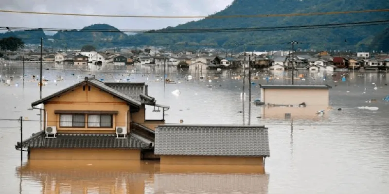 Lluvias torrenciales desatan el caos en Japón: seis muertos y 7,000 varados