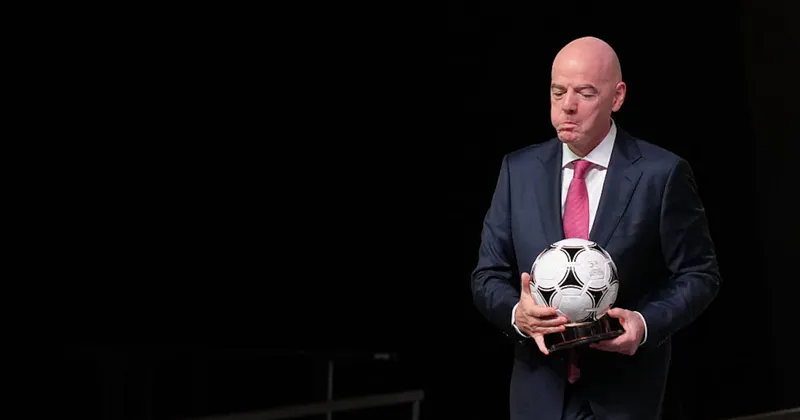 Aumenta la reacción en contra de Infantino a medida que la UEFA pierde la confianza en él