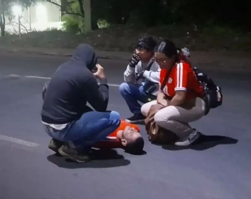 Motociclista lesionado al ser derribado por cable caído cerca de la Rotonda El Periodista