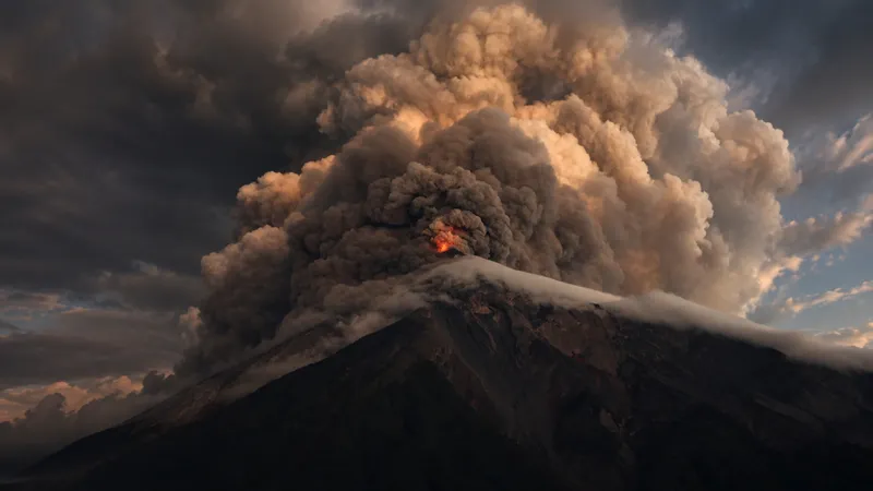 Alerta en Guatemala por erupción del volcán Fuego