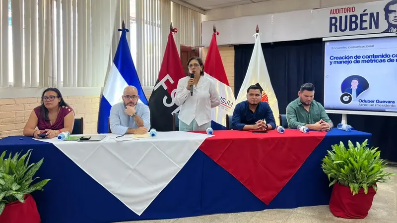 Encuentro entre comunicadores y universitarios impulsa el aprendizaje sobre inteligencia artificial en Nicaragua