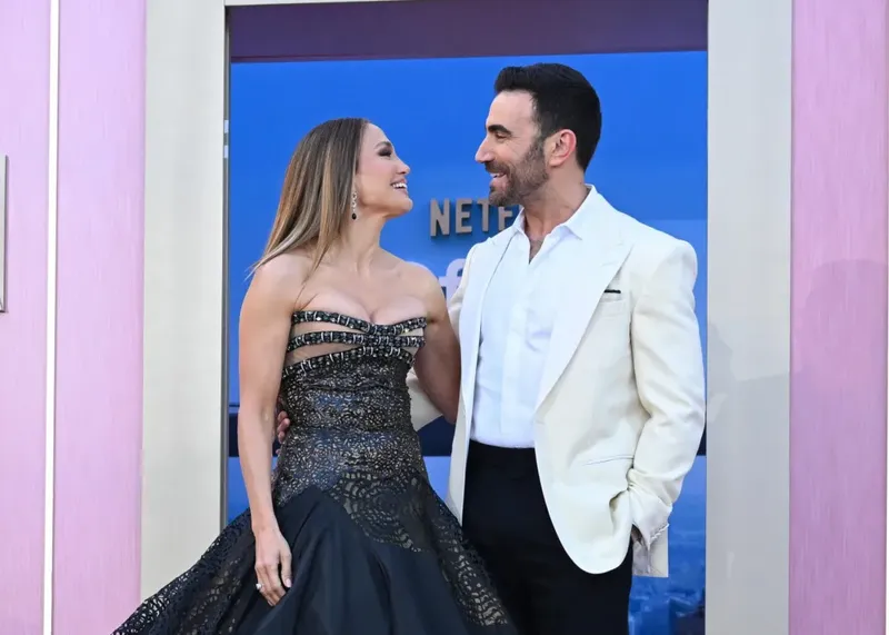 Jennifer Lopez y Brett Goldstein abordan rumores de romance: ‘Sabes lo que todo el mundo está diciendo’