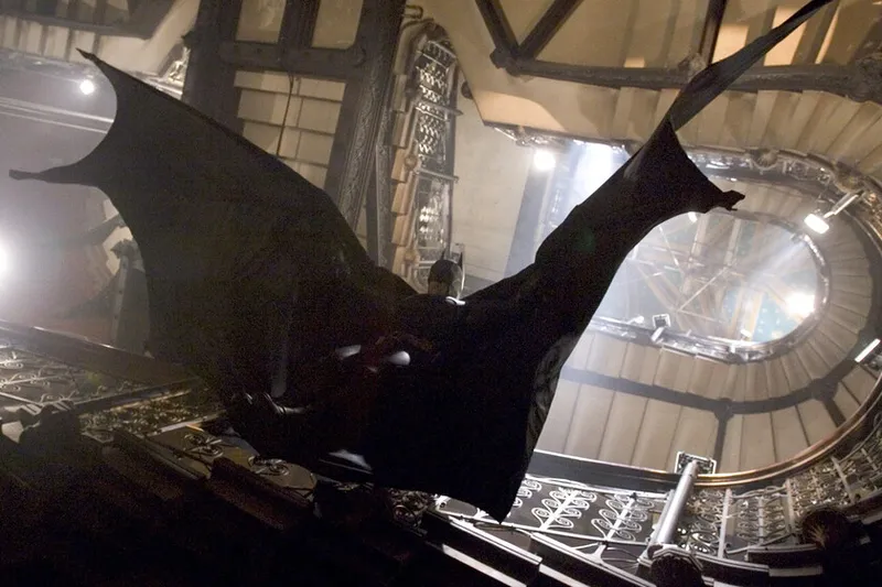 En Batman Begins apareció uno de los villanos más sanguinarios de Gotham y muchas personas creyeron que era un maleante del montón