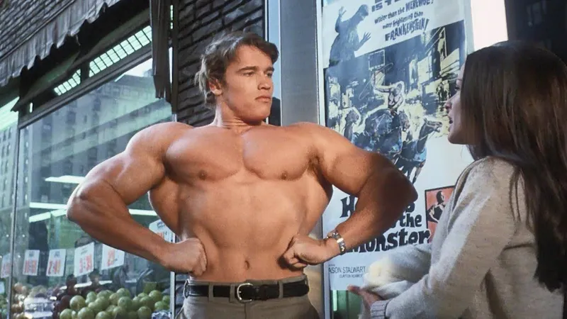 Hace 56 años debutó con el nombre de Arnold Strong en una de las peores películas de la historia. Ahora es el actor de acción más conocido de la historia del cine. ¿Le reconoces?