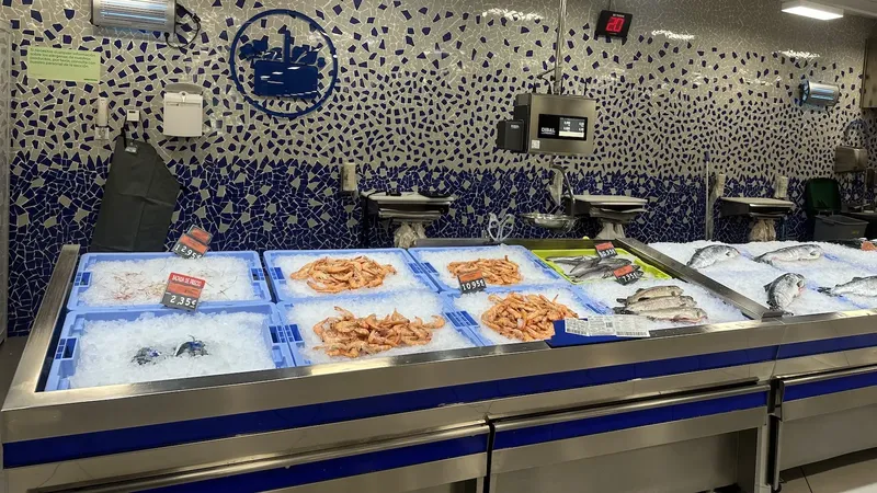 Mercadona va a eliminar las pescaderías de sus tiendas: hemos comprobado cuánto pagarás de más por comprarlo en bandeja