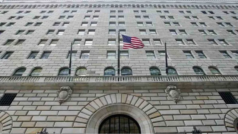 Warsh promete independencia en su primer discurso como presidente de la Fed
