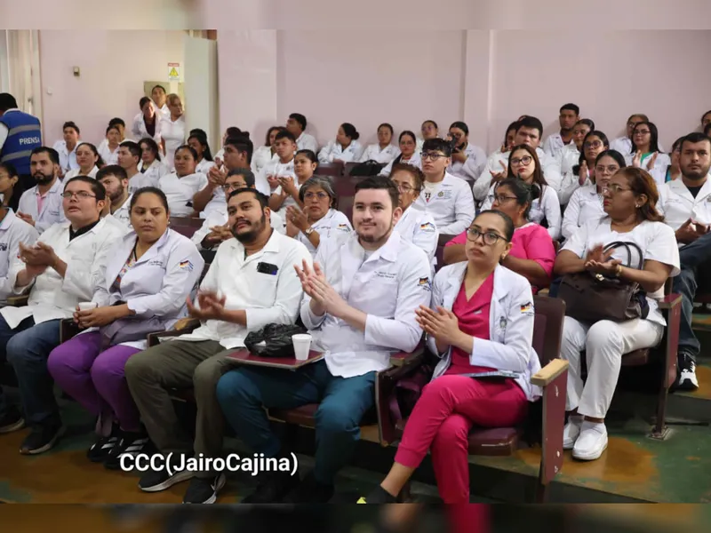 Trabajadores de la salud rinden homenaje a Octubre Victorioso
