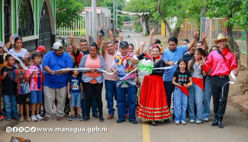 Comuna capitalina entrega tres nuevas calles en el Distrito VI