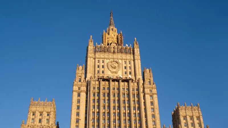 Cancillería rusa sobre nuevo bombardeo de Kiev: "Terroristas atacan a los niños a propósito y con placer"