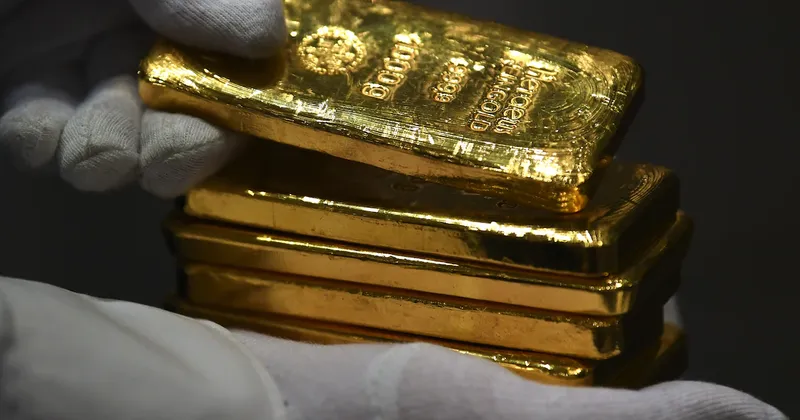 Oro se encamina a su tercera semana al alza tras recompras de deuda de EE.UU.