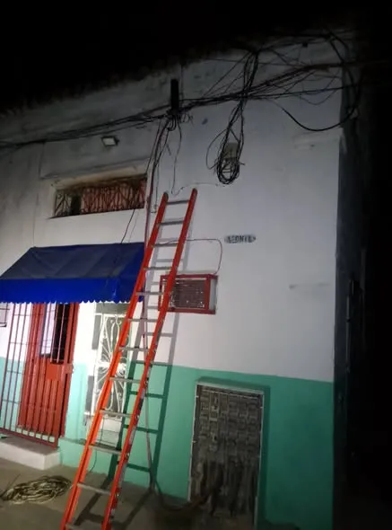 Capturan a tres personas por realizar conexiones eléctricas ilegales en La Habana Vieja