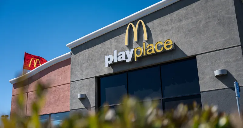 Acciones de McDonald’s caen un 30% a medida que la inflación del Big Mac provoca reacción negativa