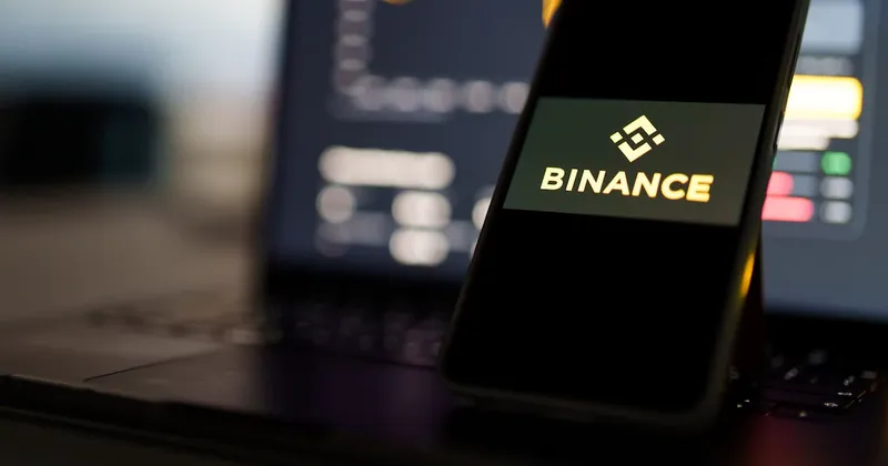 Bitcoin cae hasta US$76.300 mientras el hackeo de Binance reaviva dudas sobre la seguridad cripto
