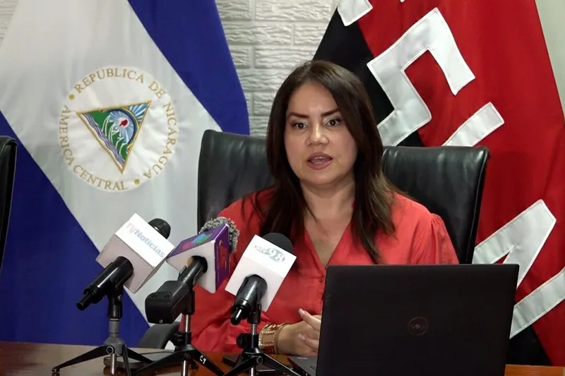 MINED celebra a las madres e inaugura infraestructura escolar