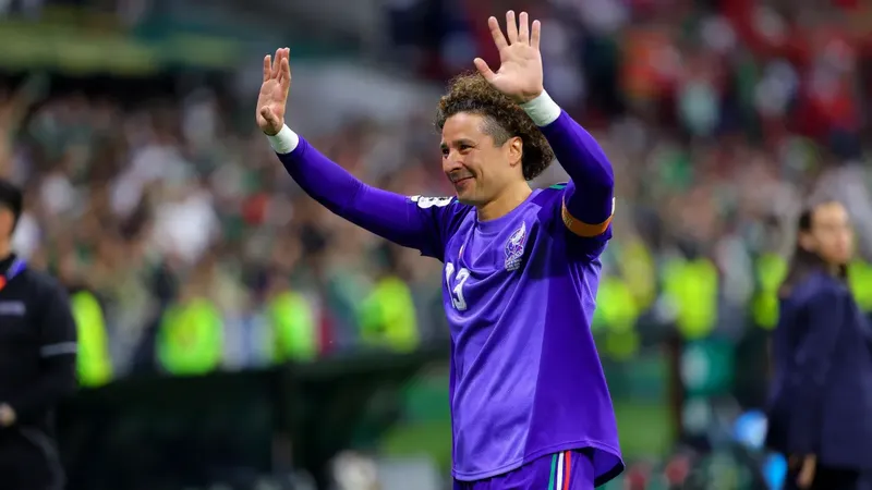 Memo Ochoa en un final que el fútbol y la vida le tenían preparada esta despedida mundialista