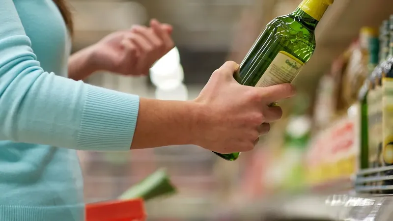 Vuelve a cambiar el precio del aceite de oliva virgen extra: TOP supermercados mas baratos HOY