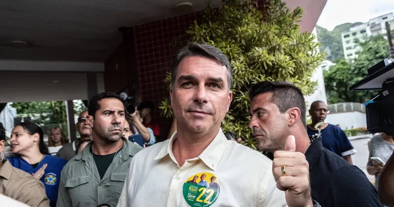 Flávio Bolsonaro aventaja a Lula por seis puntos en encuesta para segunda vuelta en Brasil