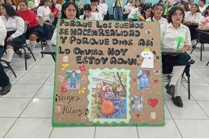 Maestros normalistas celebran su día con alegría en Managua