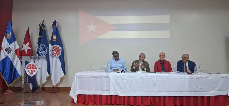 Presentan en Dominicana libro con conferencia de Fidel Castro en UASD