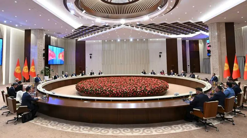 El presidente chino Xi Jinping mantiene conversaciones con el presidente kirguís Sadyr Japarov