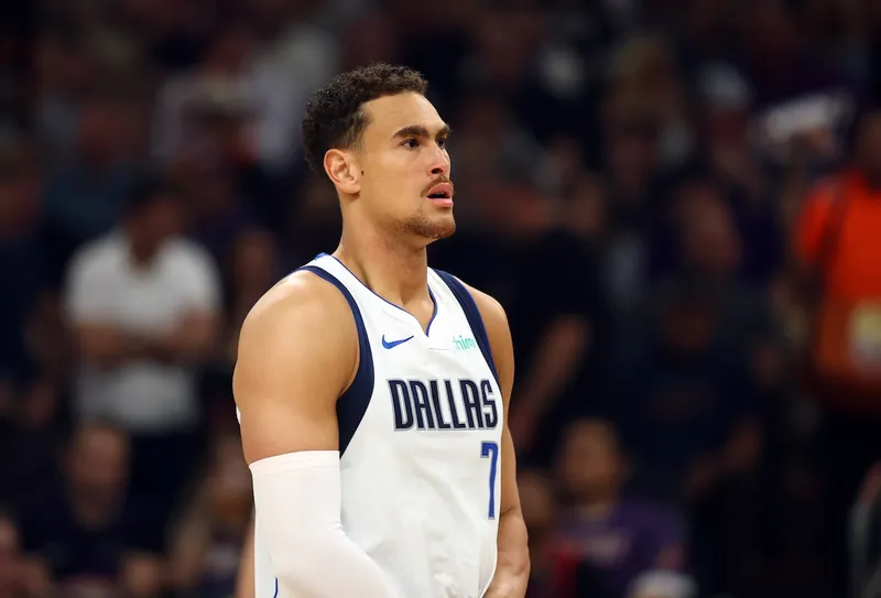 Dwight Powell renueva con Dallas