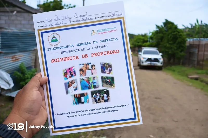 764 familias de Managua reciben documentos de propiedad