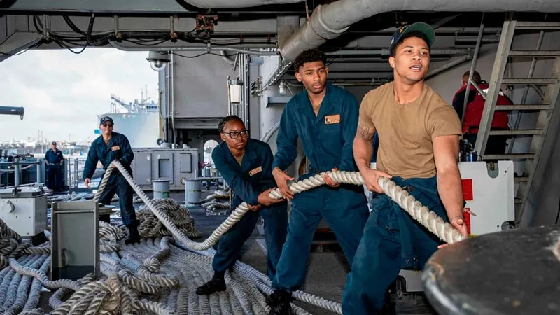 Crisis en el USS Abraham Lincoln por intentos de suicidio