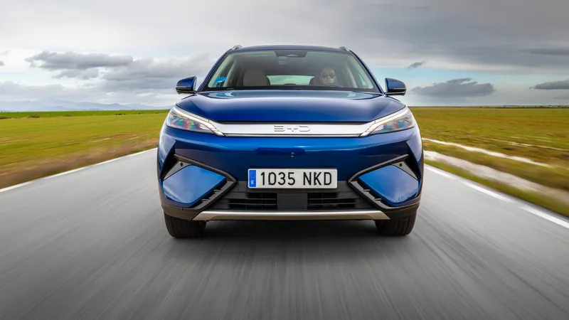 Cuánto consume un coche eléctrico en 2026: eficiencia, autonomía y carga de la gama BYD