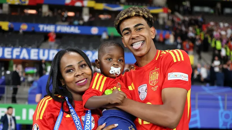 La familia de Lamine Yamal ya está en Guadalajara para alentarlo en su primer Mundial, ¿y su novia?