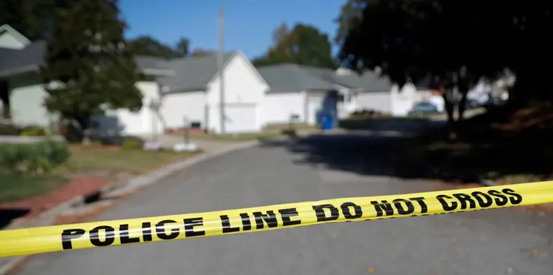 Tiroteo deja tres muertos y un herido dentro de una vivienda en Carolina del...