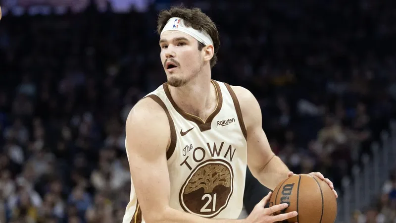 Los Warriors dejan partir a Quinten Post