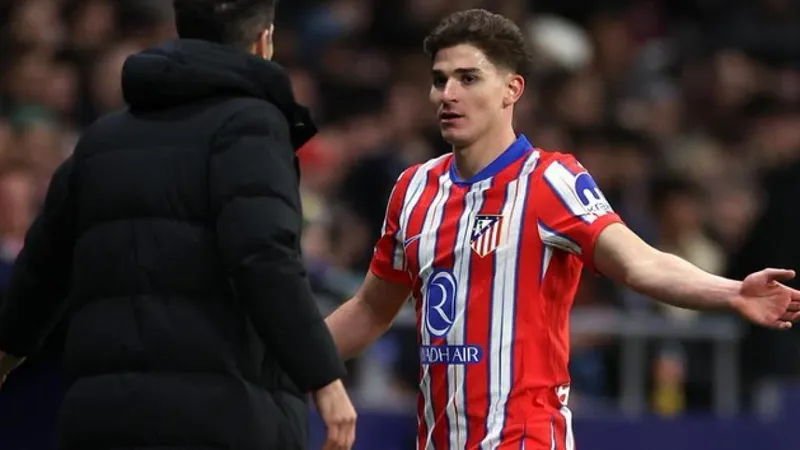 Hablan ya de primera oferta formal del Barça por Julián Álvarez