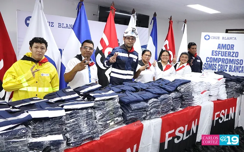 Entregan uniformes y equipos de protección a filiales de Cruz Blanca del país