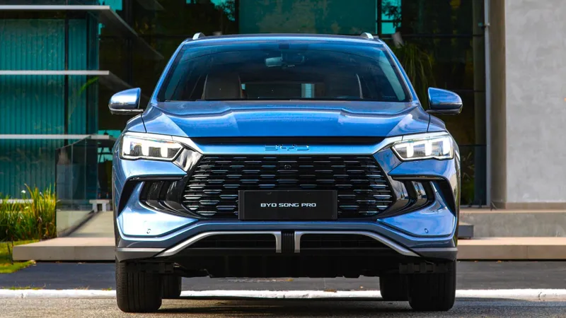 1.016 km de autonomía y 2,1 l/100 km: el SUV de BYD que arrasa y España rechazó