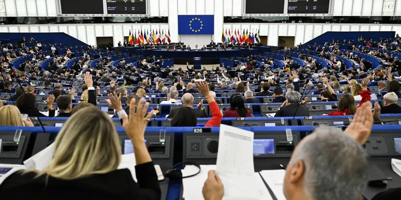 Eurocámara pide reducir la dependencia de China y responder si Pekín no abre sus mercados