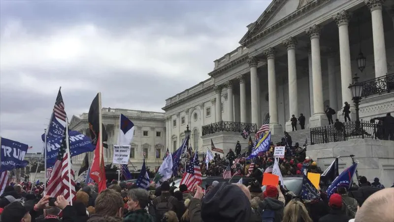 Trumpistas obstaculizan acceso a las urnas en elecciones intermedias