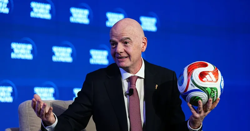 El avión de Infantino acumuló millas suficientes como para dar dos vueltas al ecuador